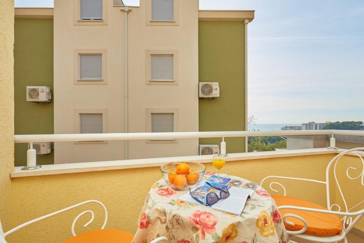 Apartments Zelic Tučepi الغرفة الصورة