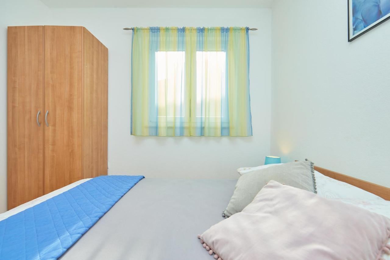 Apartments Zelic Tučepi الغرفة الصورة