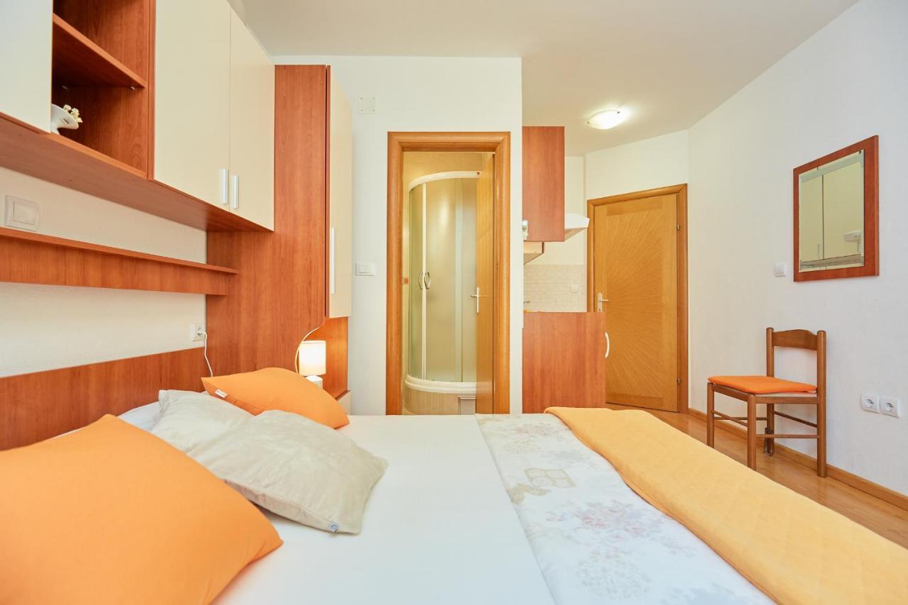 Apartments Zelic Tučepi الغرفة الصورة