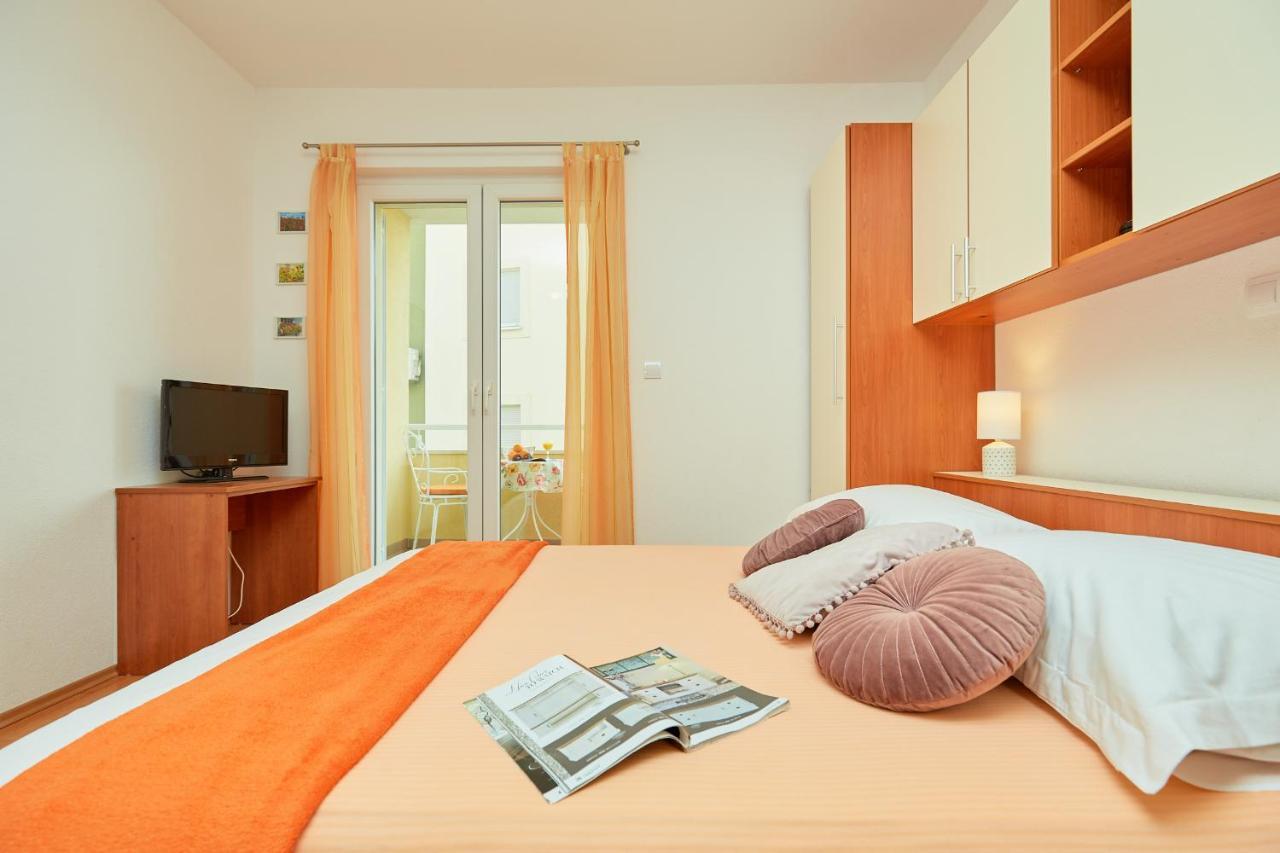 Apartments Zelic Tučepi الغرفة الصورة
