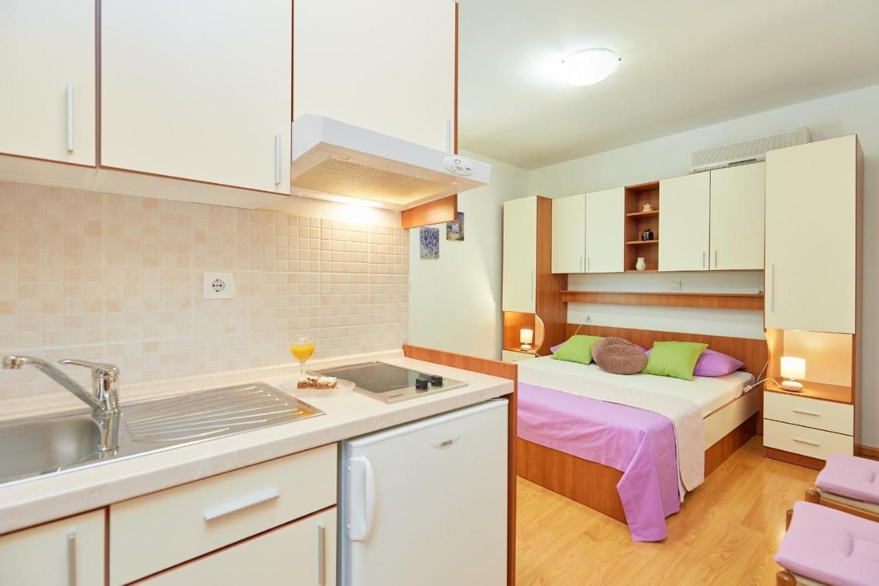 Apartments Zelic Tučepi الغرفة الصورة