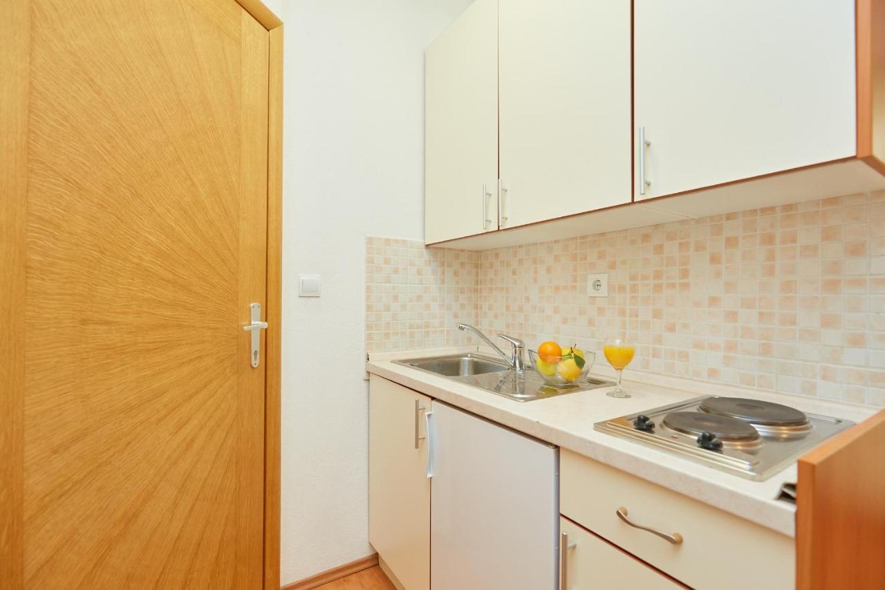 Apartments Zelic Tučepi الغرفة الصورة