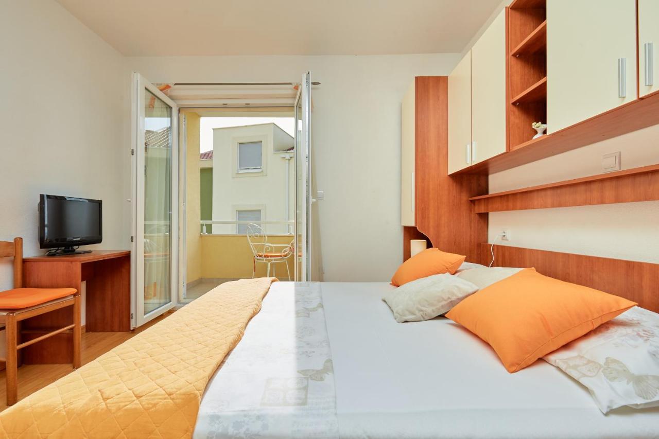 Apartments Zelic Tučepi الغرفة الصورة